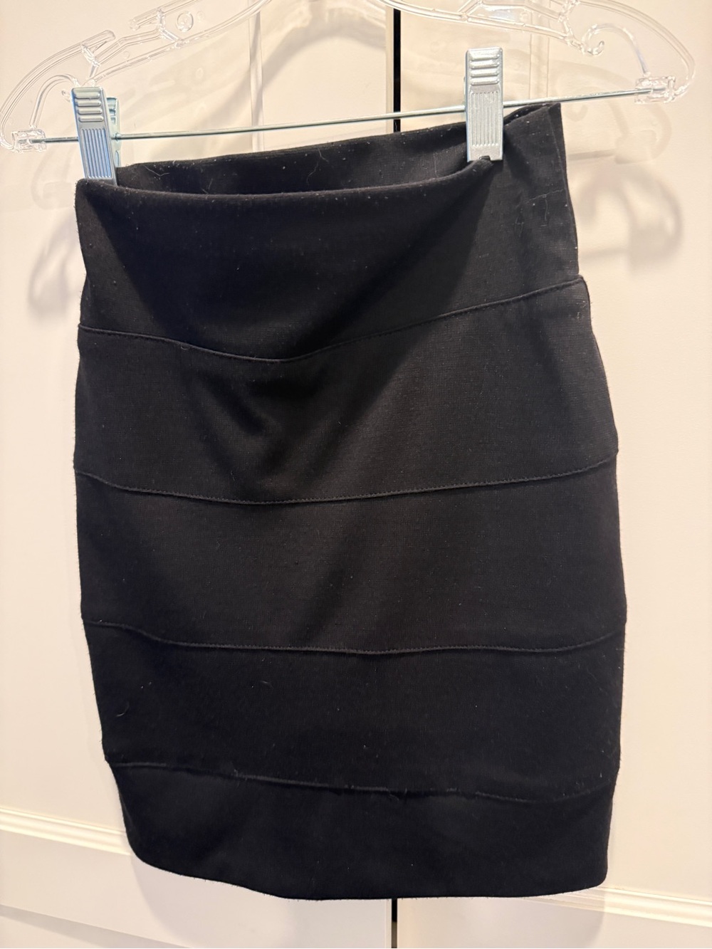 Un Deux Trois Black bandage pencil skirt. Junior small